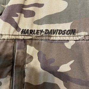 Harley Davidson reversible insulated vest. Camouflage and black sides.